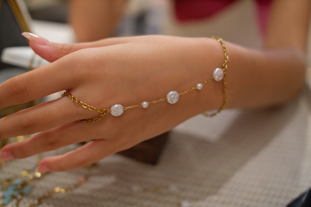 Ocean Pearl Gold Hand-Chain