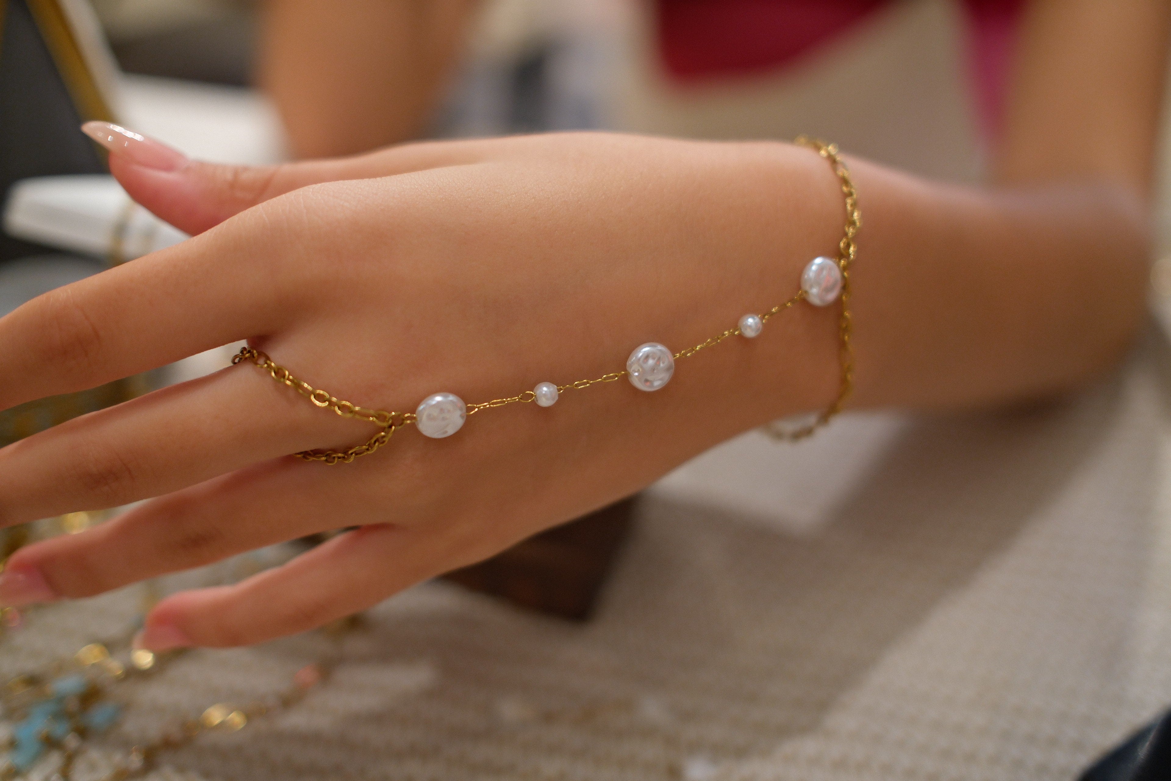 Ocean Pearl Gold Hand-Chain